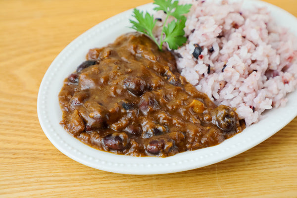 【賞味期限間近】前田牧場の愛情ゴロゴロビーフカレー（黒豆）